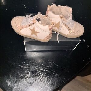 ShuShop Kids Sneakers - White and Gold